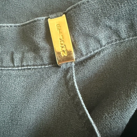 ST JOHN SPORT Marie Gray White Stretch Straight Leg Jeans Gold Tone Hardware 8 - Picture 2 of 5